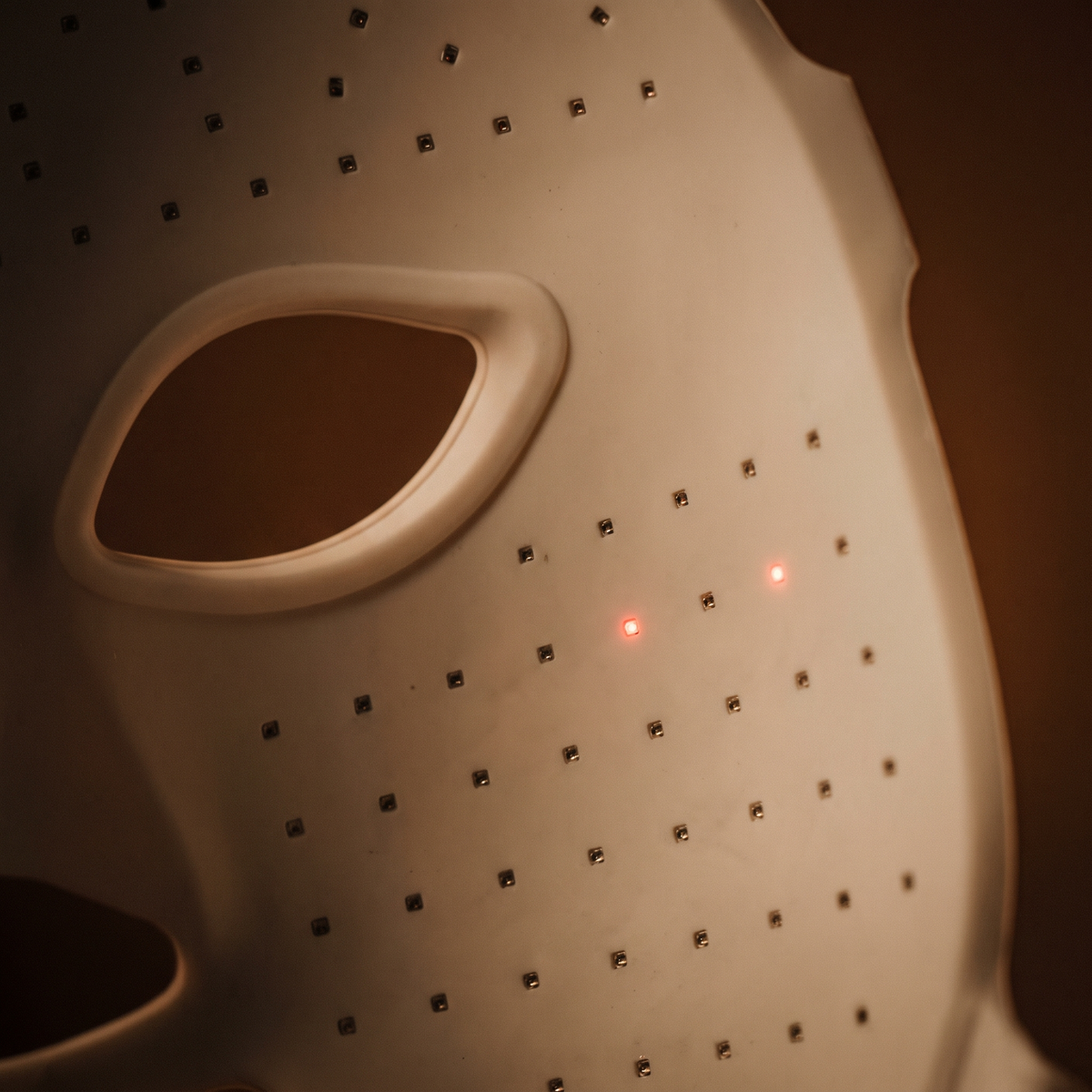 Macro de la texture silicone et des LED du Masque, quelques LED à faible intensité